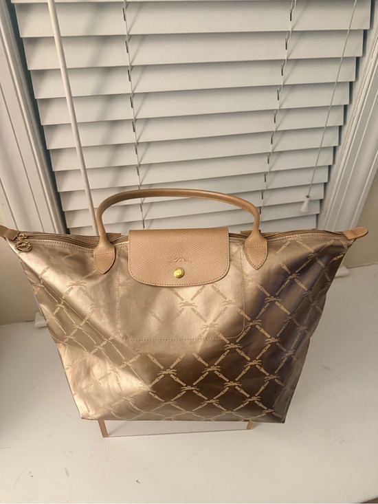 Longchamp Handbags - ✨RARE Longchamp LM Metal Le Pliage Large Tote - Metallic Gold✨